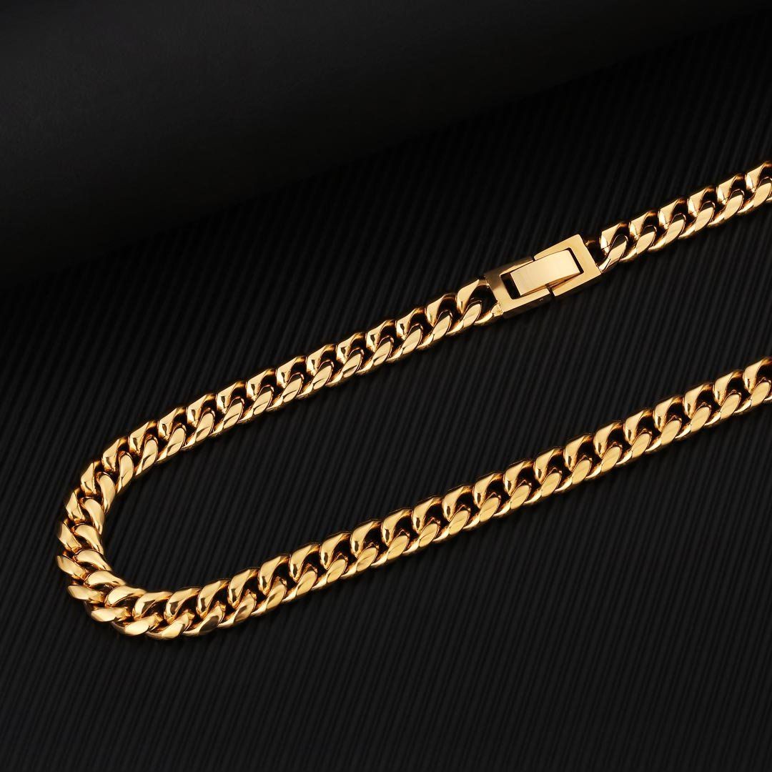 Eight totally gold-plated links